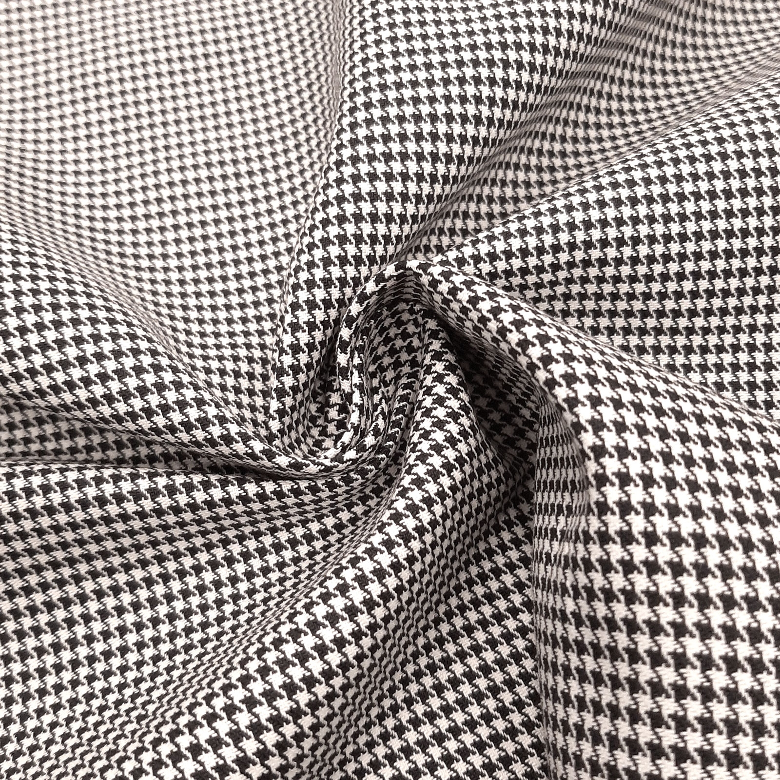 Ilka - Leipurin shekki - Koiranhammas - Baker housujen kangas – Musta/Valkoinen