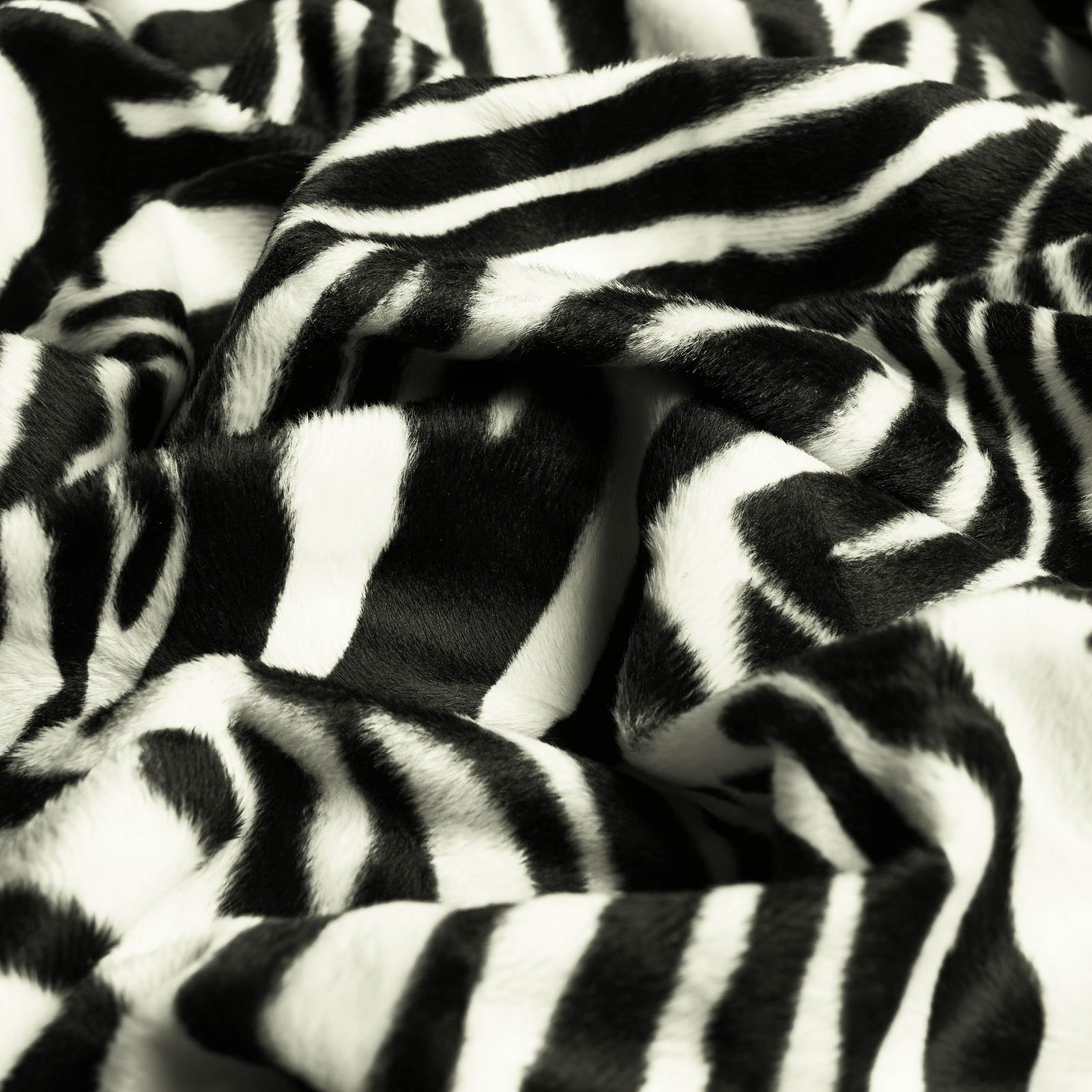 Zebra kudottu turkis (10 cm:n askelin)